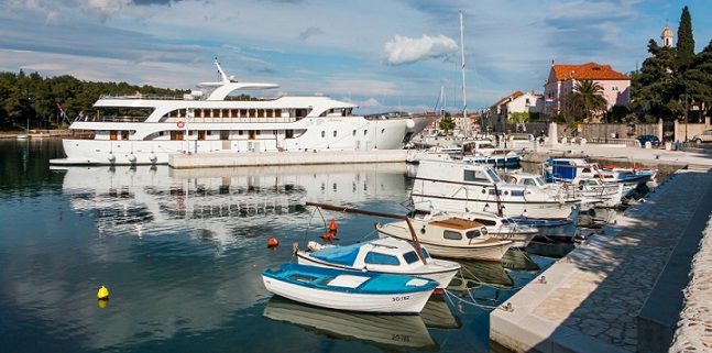 The Costs Associated with Boat Shipping Services