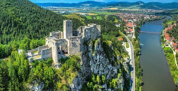 Shipping Services to Consider That Can Safely Get Your Car to Slovakia