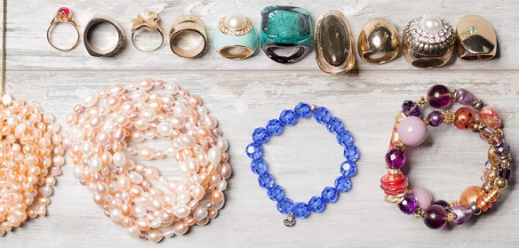Packing Jewelry And Other Valuable Goods