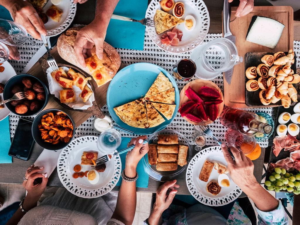 Should You Provide Food For Your Movers?