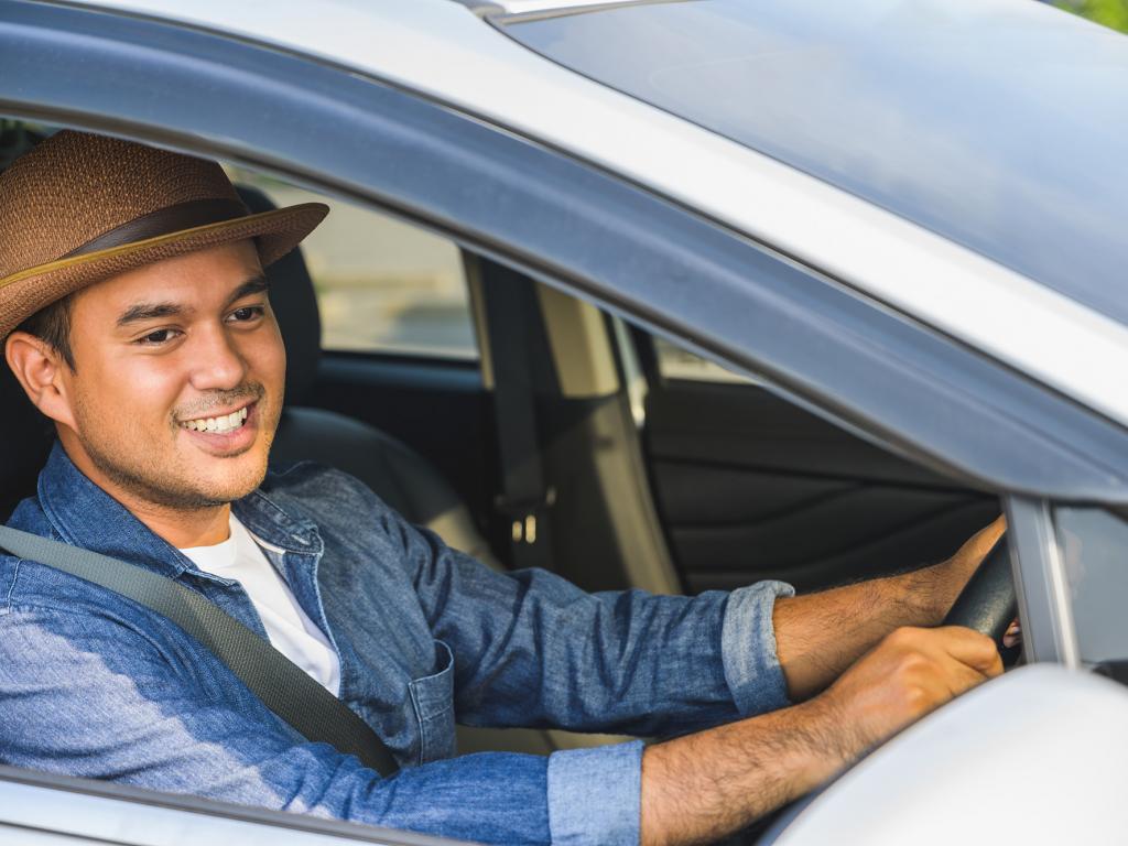The Advantages and Disadvantages of Using a Driveaway Service