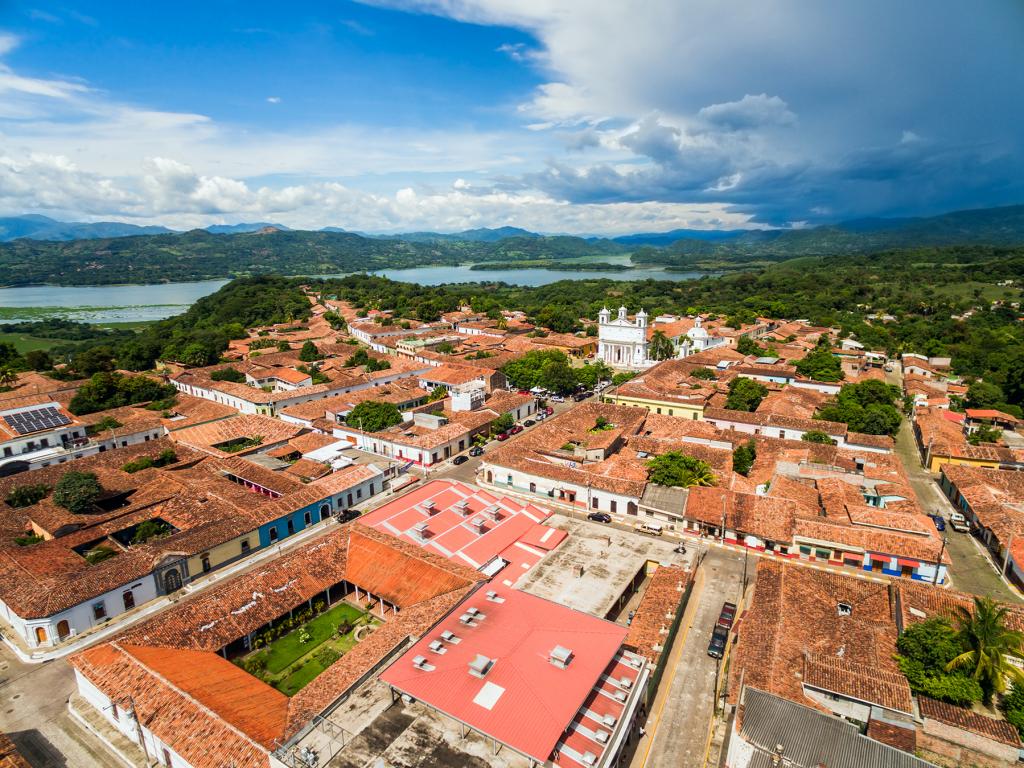 Importing a Car to El Salvador Is Wise If Experts are Hired