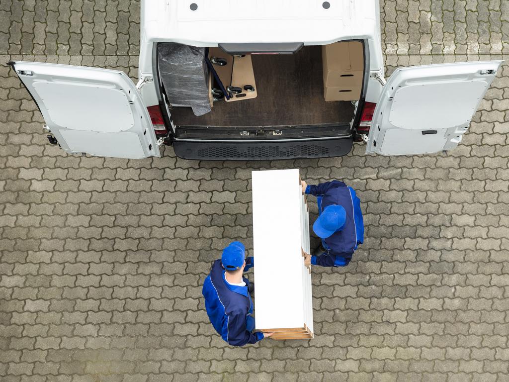 Different Equipment You Can Use To Ease The Unloading Process