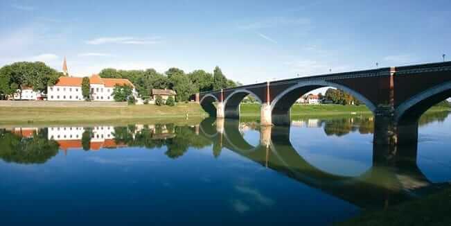 Ship Car To Sisak