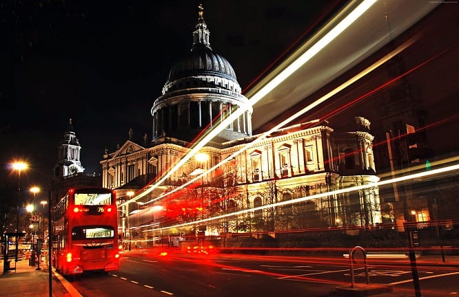 The Pros of Shipping a Car to the United Kingdom through an Overseas Transporter